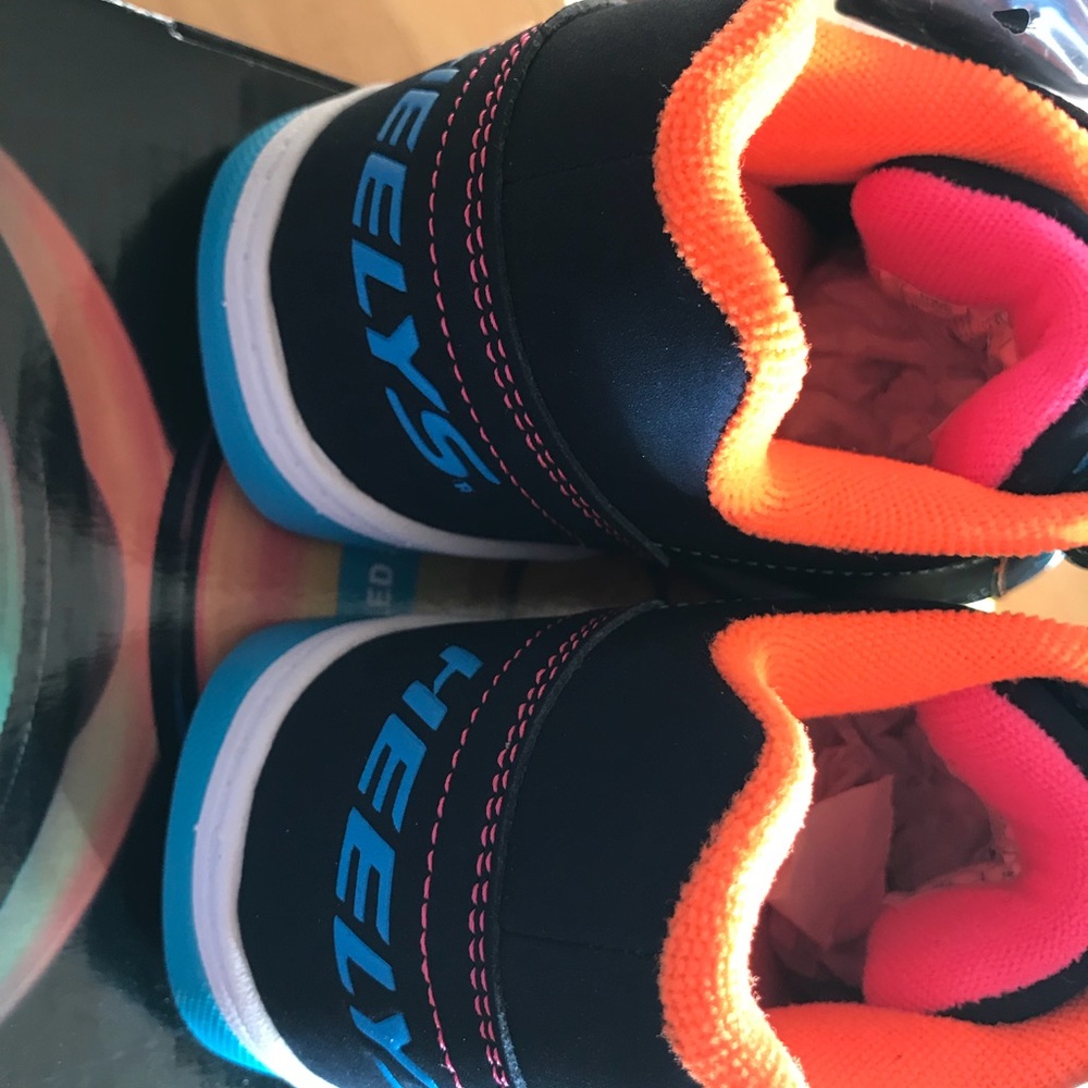 Heelys Authentic Wheeled Shoe 12 Y - Picture 3 of 8